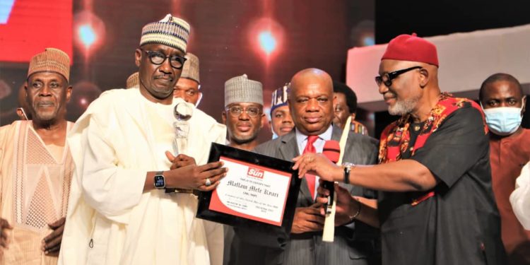 Kyari Bags “The Sun Man of The Year” Award